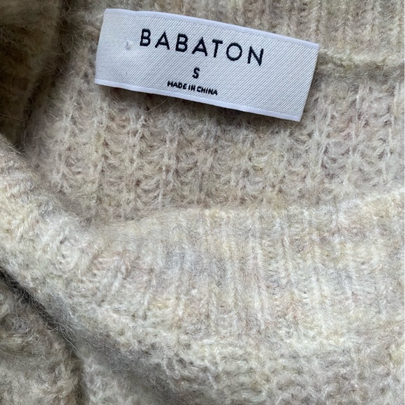 Aritzia Babaton - extremely soft Wool Sweater with Matching Belt - like new - Picture 11 of 12